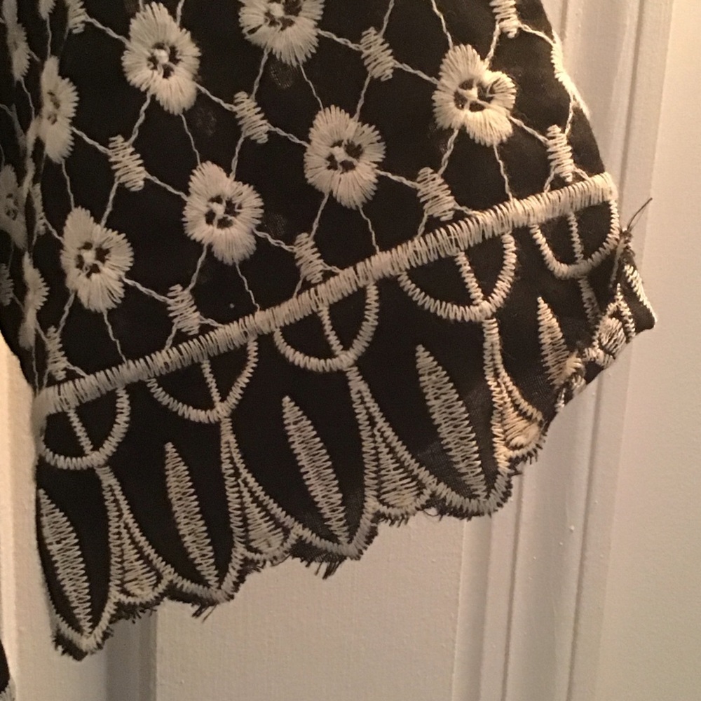 Black and White Patterned Women's Top size L
Great for Holiday’s! - Picture 3 of 5